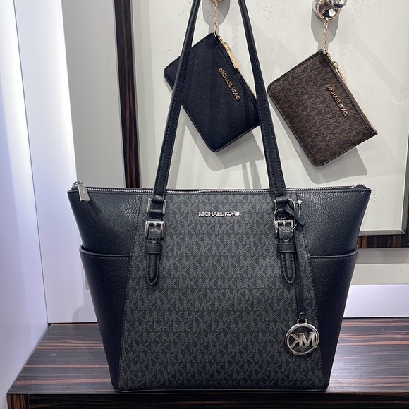 MICHAEL KORS CHARLOTTE LARGE TOP ZIP Tote bag   
Black Signature - Picture 2 of 16